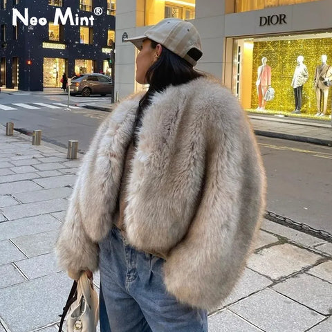 Iconic Street Fashion Week Luxury Brand Gardient Cropped Faux Fur Coat Women Winter 2023 Hot Cool Girls Fluffy Short Fur Jacket